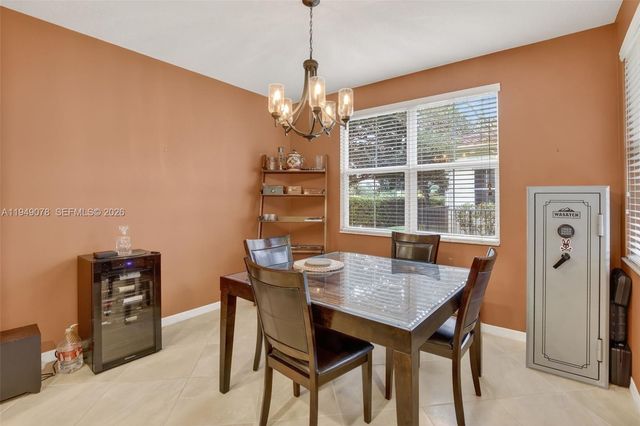 5208 Falcon Trl, Davie, FL 33314