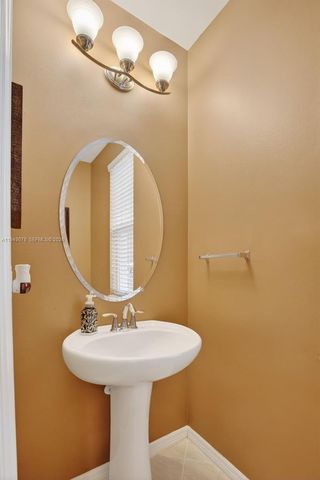 5208 Falcon Trl, Davie, FL 33314