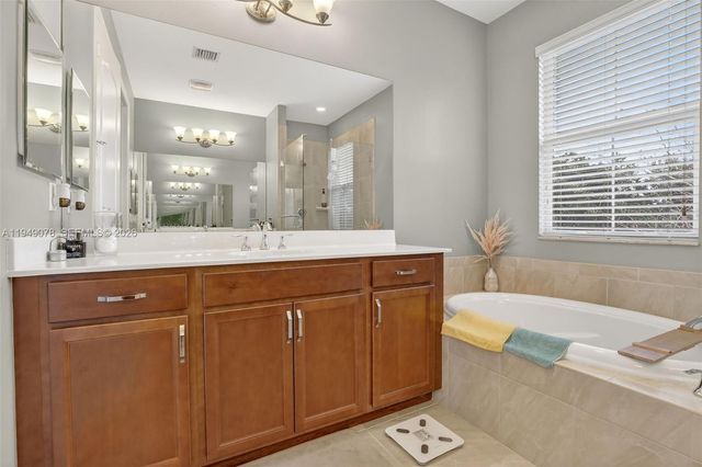 5208 Falcon Trl, Davie, FL 33314