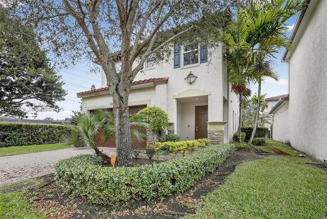 5208 Falcon Trl, Davie, FL 33314