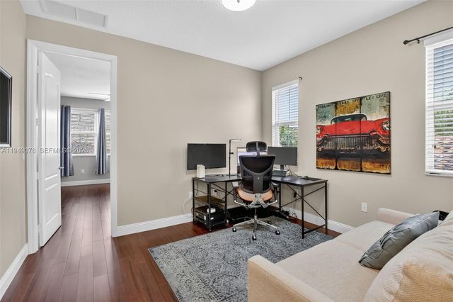 5208 Falcon Trl, Davie, FL 33314