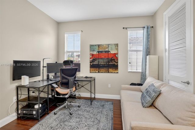 5208 Falcon Trl, Davie, FL 33314