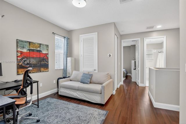 5208 Falcon Trl, Davie, FL 33314