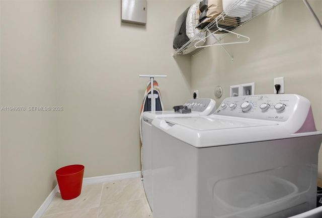 5208 Falcon Trl, Davie, FL 33314