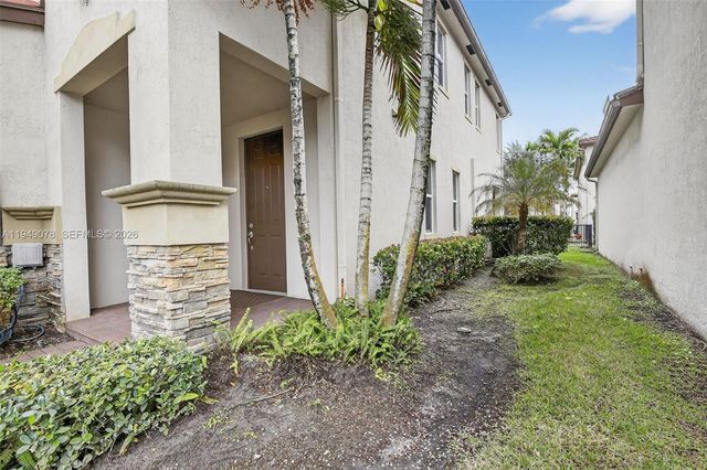 5208 Falcon Trl, Davie, FL 33314