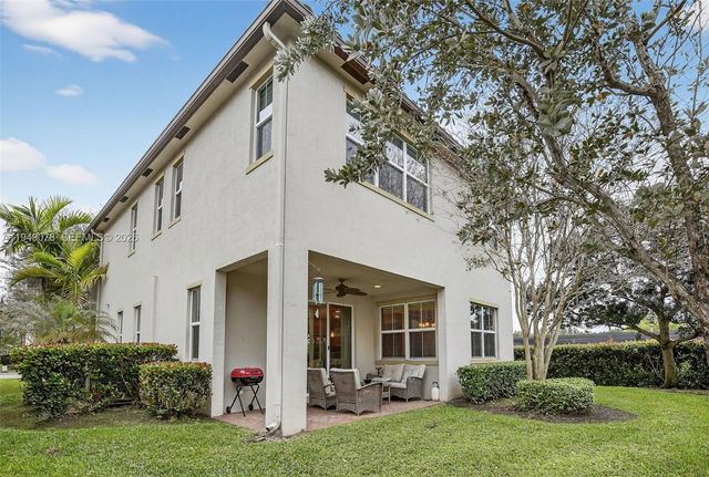 5208 Falcon Trl, Davie, FL 33314