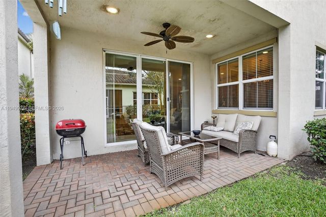 5208 Falcon Trl, Davie, FL 33314