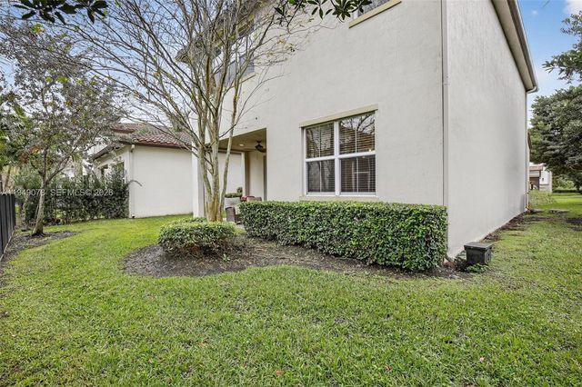 5208 Falcon Trl, Davie, FL 33314