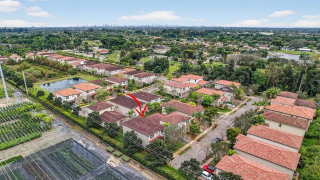 5208 Falcon Trl, Davie, FL 33314