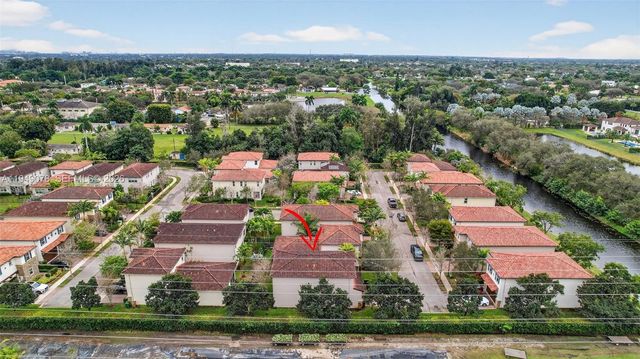 5208 Falcon Trl, Davie, FL 33314