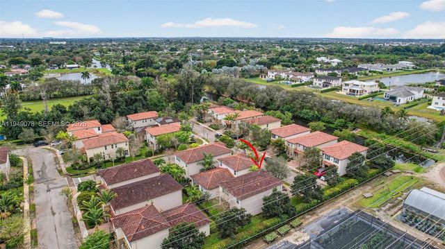 5208 Falcon Trl, Davie, FL 33314