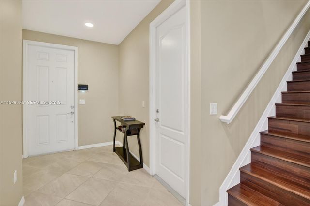 5208 Falcon Trl, Davie, FL 33314