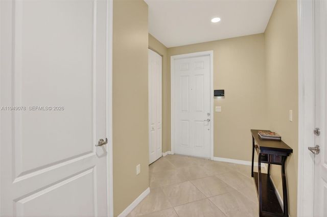 5208 Falcon Trl, Davie, FL 33314