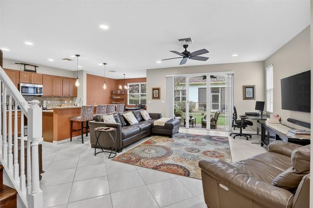 5208 Falcon Trl, Davie, FL 33314