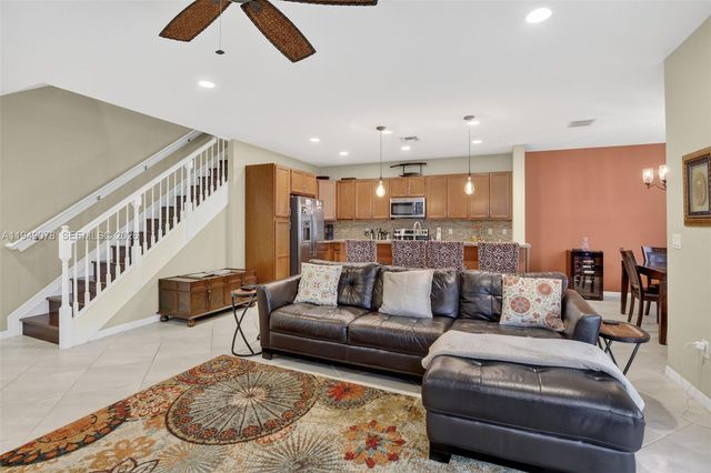 5208 Falcon Trl, Davie, FL 33314