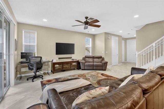 5208 Falcon Trl, Davie, FL 33314