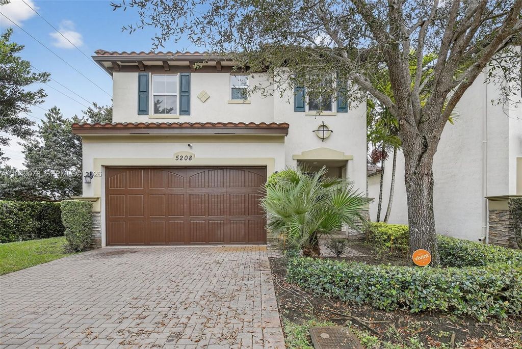 5208 Falcon Trl, Davie, FL 33314
