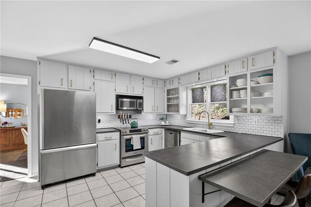 1100 Lake Drive, Roswell, GA 30075