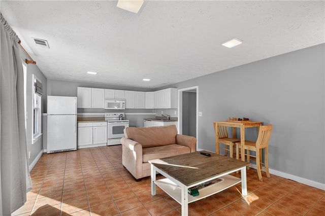 1100 Lake Drive, Roswell, GA 30075