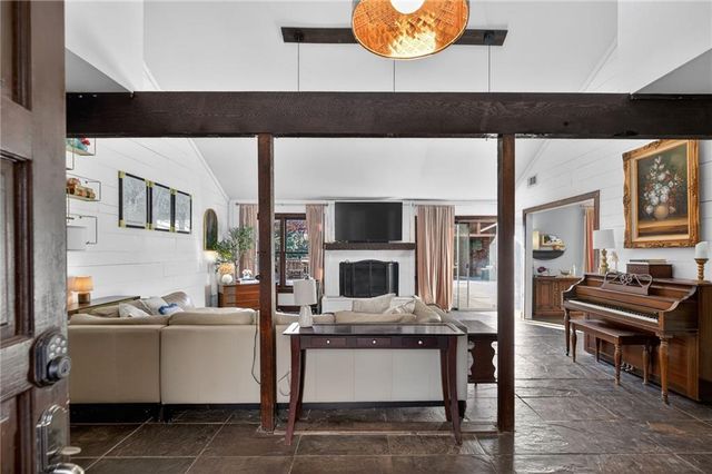 1100 Lake Drive, Roswell, GA 30075