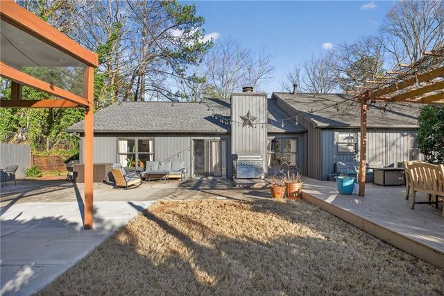 1100 Lake Drive, Roswell, GA 30075