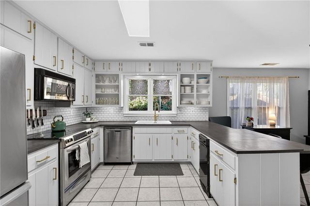 1100 Lake Drive, Roswell, GA 30075