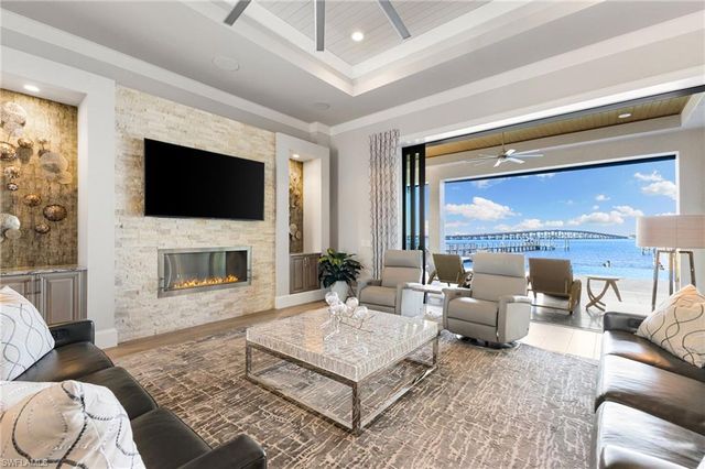 12484 Riverside DR, Fort Myers, FL 33919