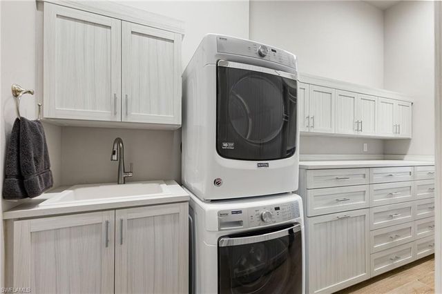 12484 Riverside DR, Fort Myers, FL 33919