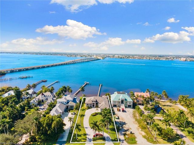 12484 Riverside DR, Fort Myers, FL 33919