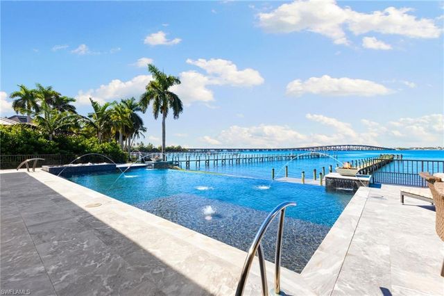 12484 Riverside DR, Fort Myers, FL 33919