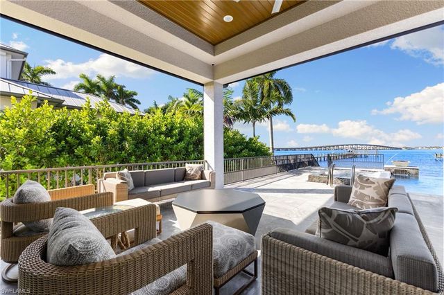 12484 Riverside DR, Fort Myers, FL 33919