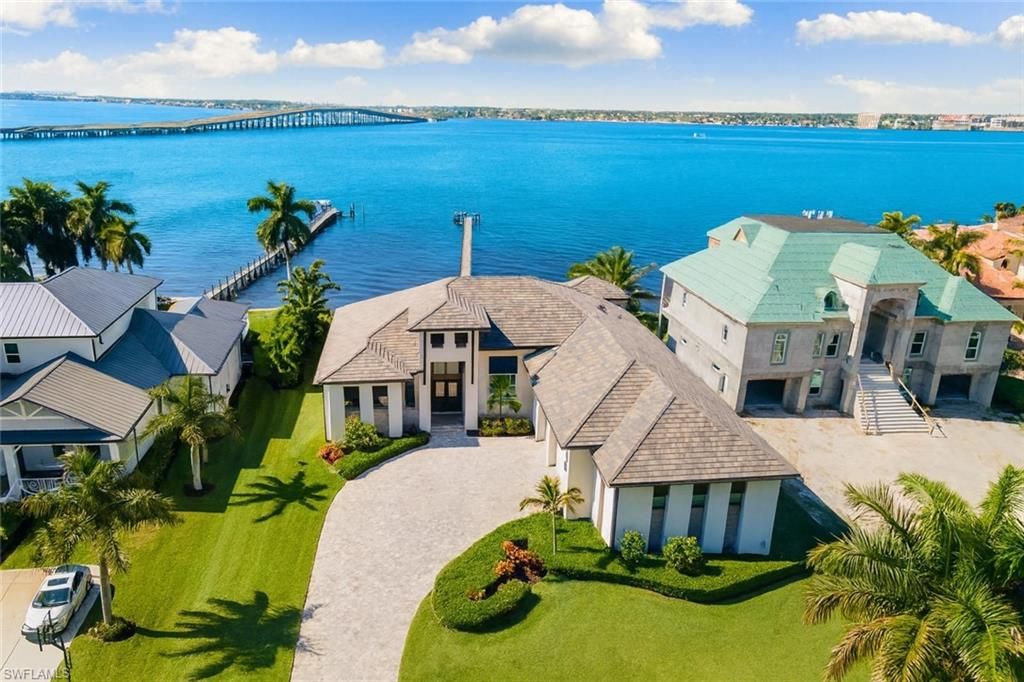 12484 Riverside DR, Fort Myers, FL 33919