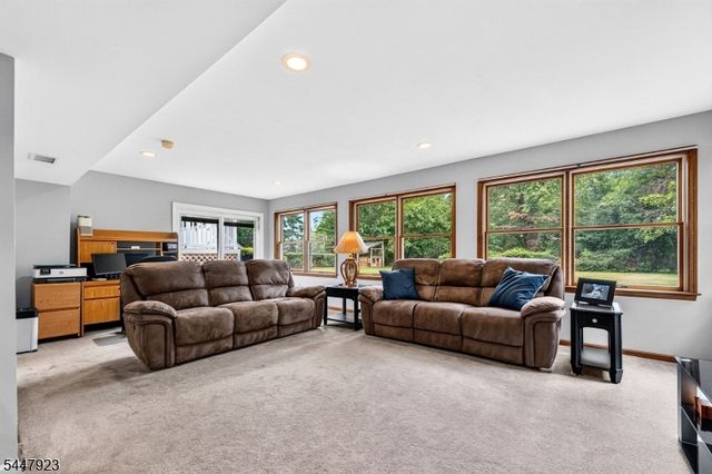 5 Grouse Rd, Hillsborough Twp., NJ 08844