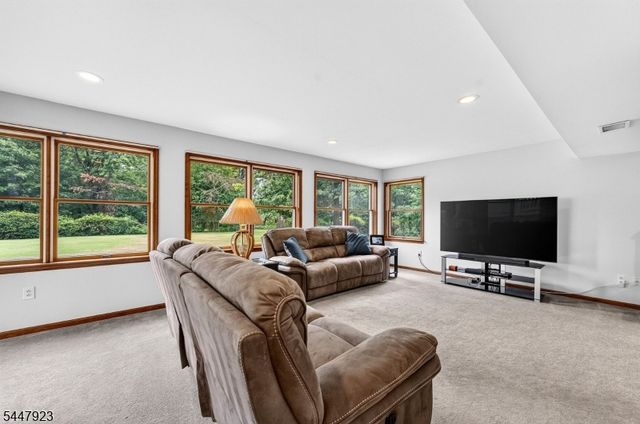 5 Grouse Rd, Hillsborough Twp., NJ 08844