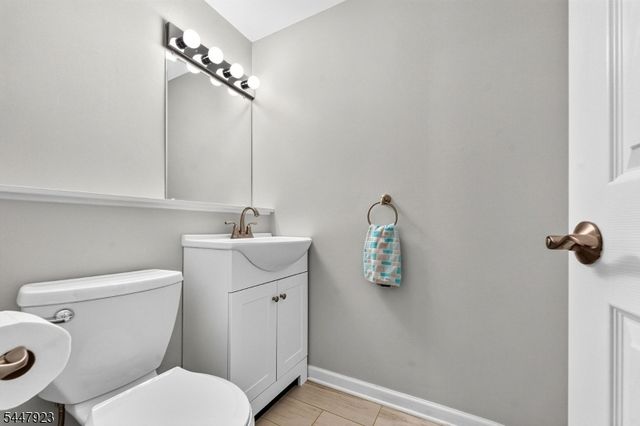5 Grouse Rd, Hillsborough Twp., NJ 08844