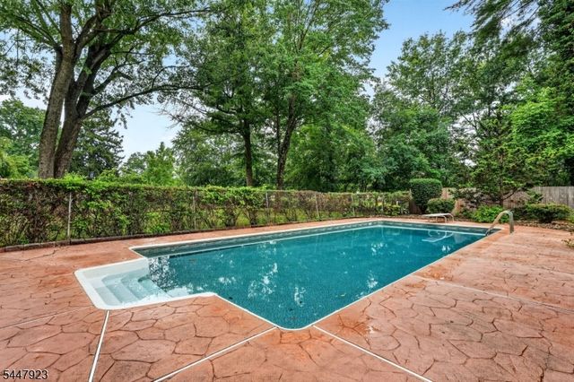 5 Grouse Rd, Hillsborough Twp., NJ 08844
