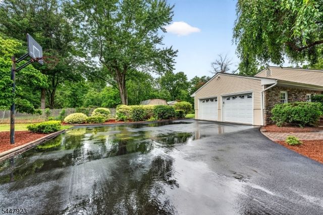 5 Grouse Rd, Hillsborough Twp., NJ 08844