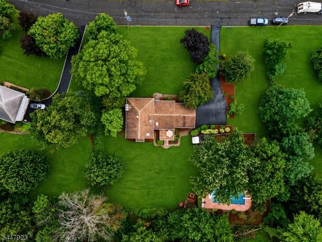 5 Grouse Rd, Hillsborough Twp., NJ 08844