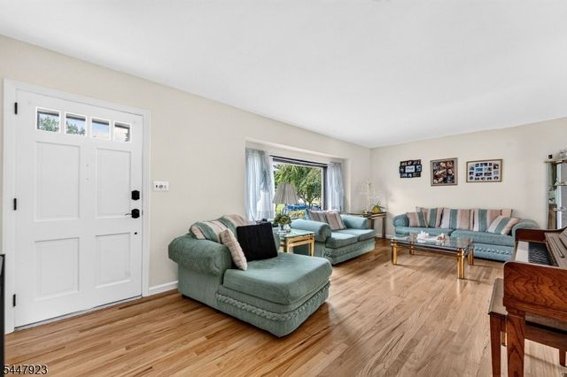 5 Grouse Rd, Hillsborough Twp., NJ 08844