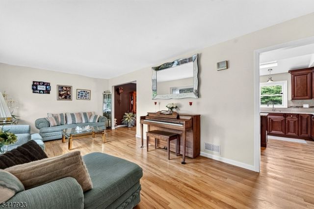 5 Grouse Rd, Hillsborough Twp., NJ 08844