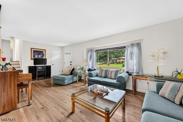 5 Grouse Rd, Hillsborough Twp., NJ 08844