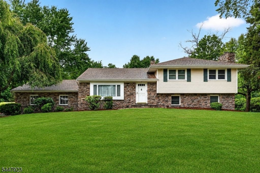 5 Grouse Rd, Hillsborough Twp., NJ 08844