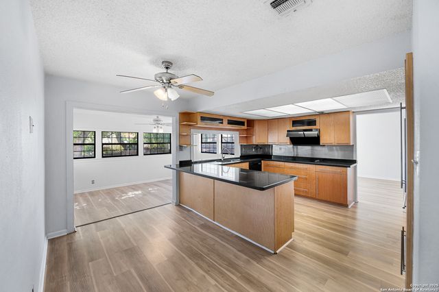 6102 Woodmoor, San Antonio, TX 78249