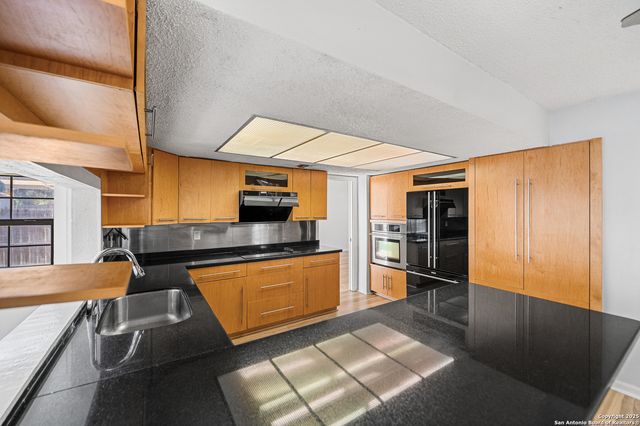 6102 Woodmoor, San Antonio, TX 78249