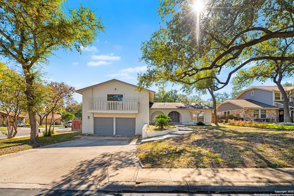 6102 Woodmoor, San Antonio, TX 78249