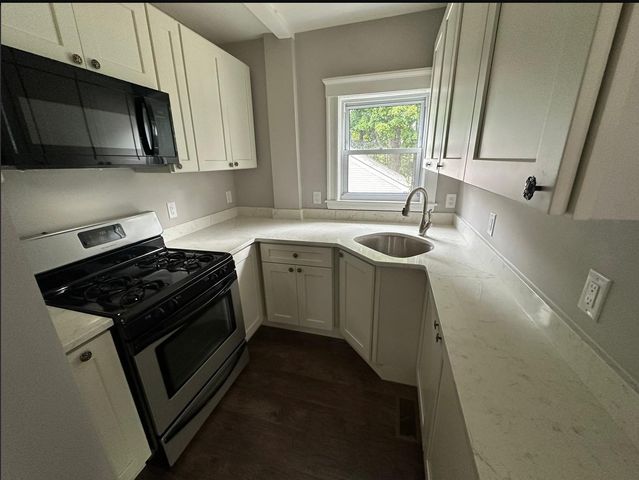 13 Margin St 1, Peabody, MA 01960