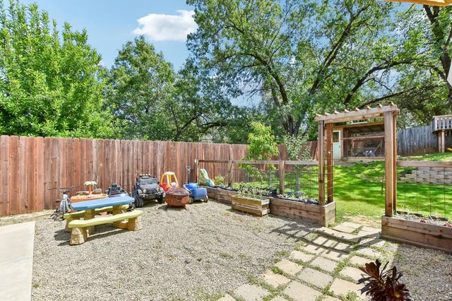 564 Cappella Dr, Diamond Springs, CA 95619