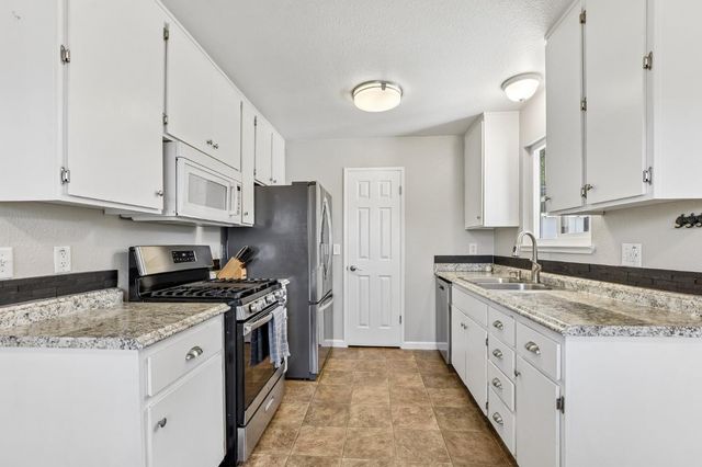 564 Cappella Dr, Diamond Springs, CA 95619