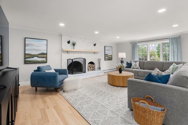 15 Knollcrest Dr, Andover, MA 01810