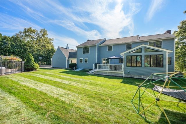 15 Knollcrest Dr, Andover, MA 01810